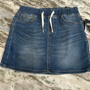 GAP kids blue jean skirt. New with tags. Large